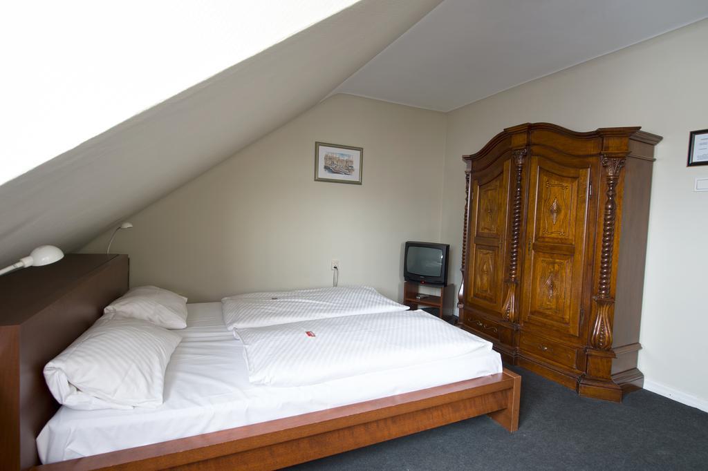 Hotel Continental Saarbrücken Quarto foto